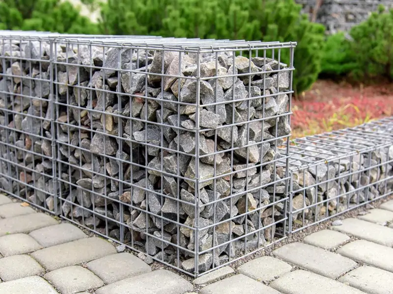 Gabion wall with fence 1